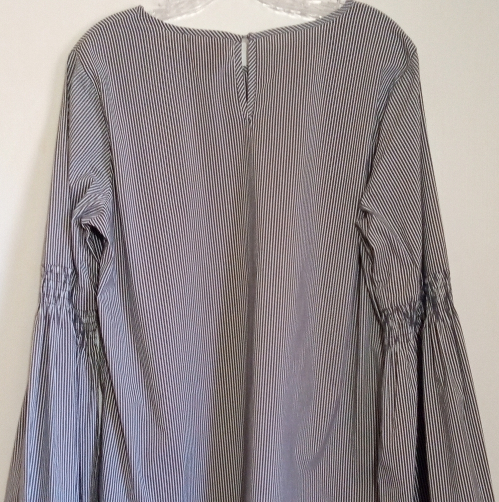 Solitaire gray and white striped long bell sleeve top - Picture 9 of 10